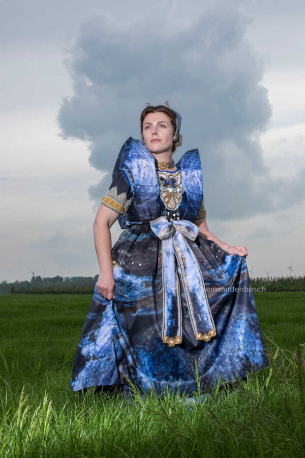 Rust en eenvoud in open grasveld - Afbeelding 1