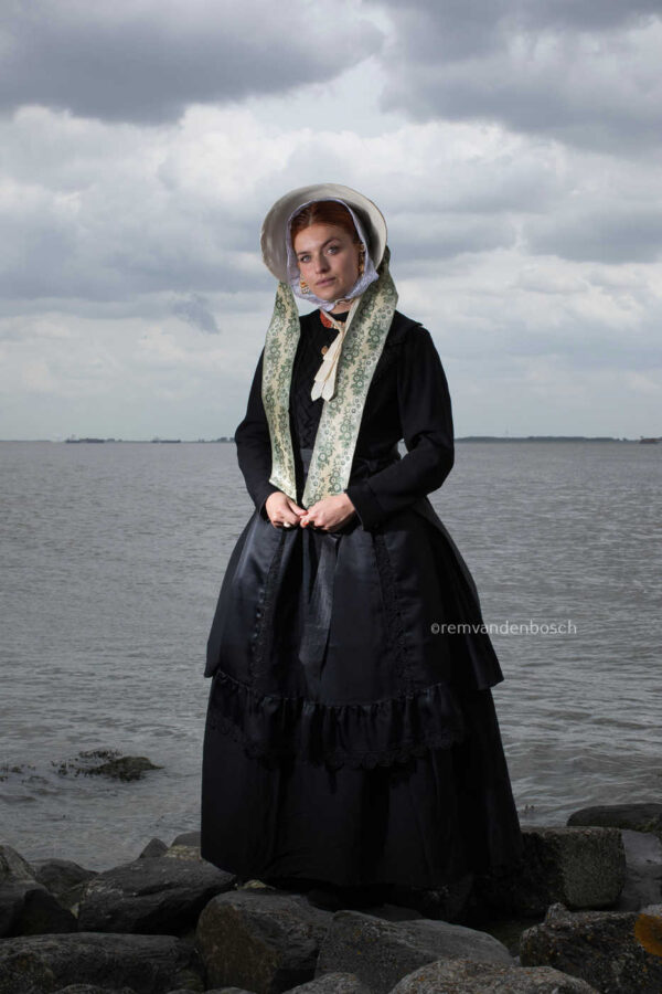 KDM000442 Sereniteit in groen en zwart aan de kust - Afbeelding 1