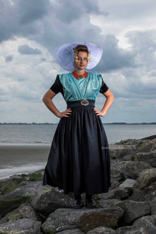 KDM000521 Levendigheid en traditie in Nieuwlands lichtblauw - Afbeelding 1