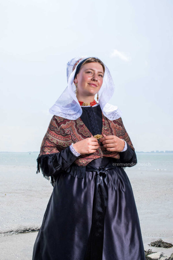 Verfijnde verbondenheid aan het strand - Afbeelding 1