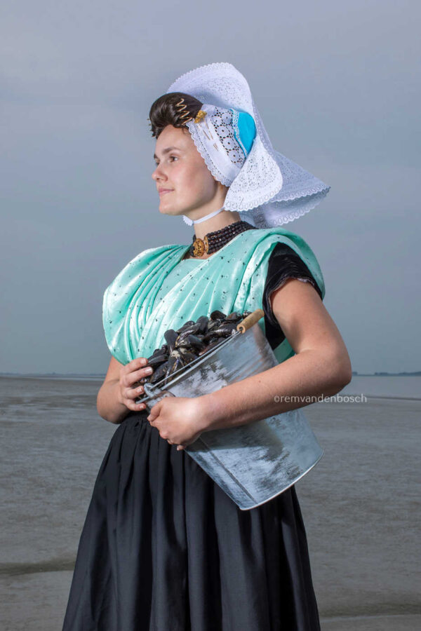 Tijdloze elegantie op het strand - Afbeelding 1