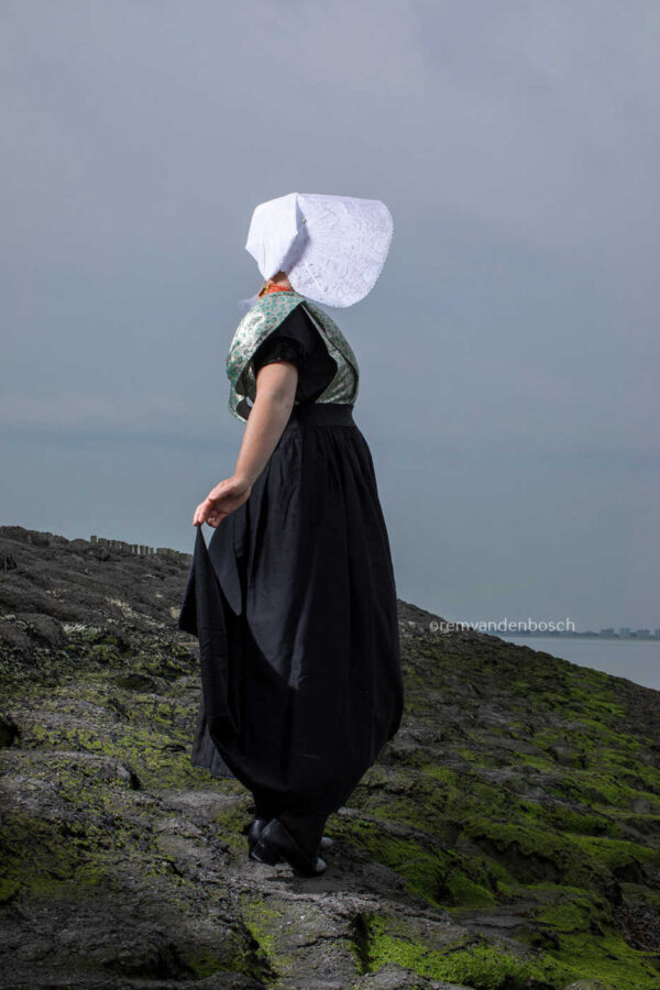 Kracht en sereniteit in het rotslandschap - Afbeelding 1