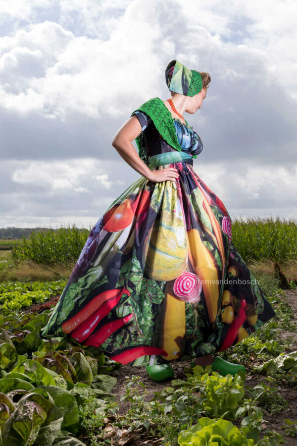 KDM000650 Vrolijkheid in het veld - Afbeelding 1