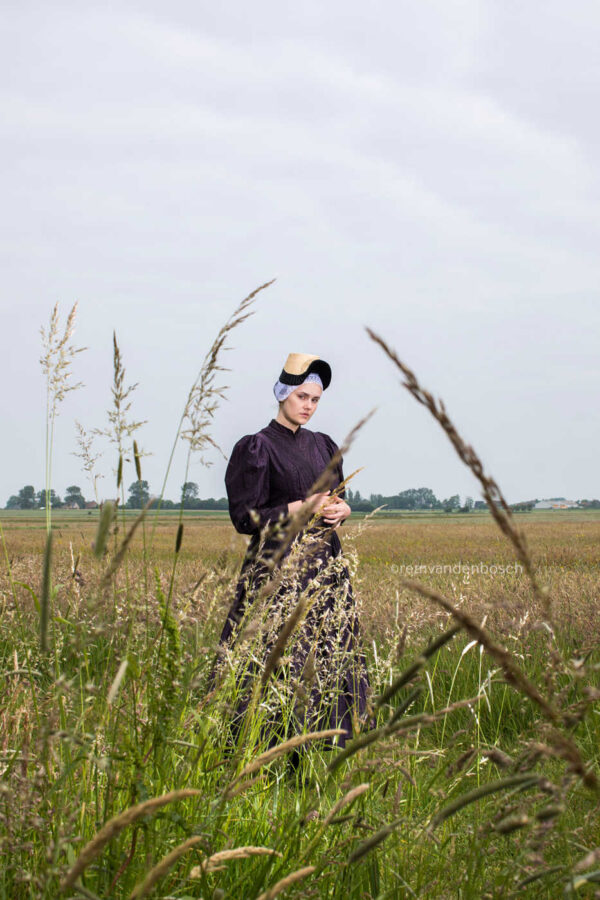Rustige verbondenheid in paars en zwart op Wieringen - Afbeelding 1