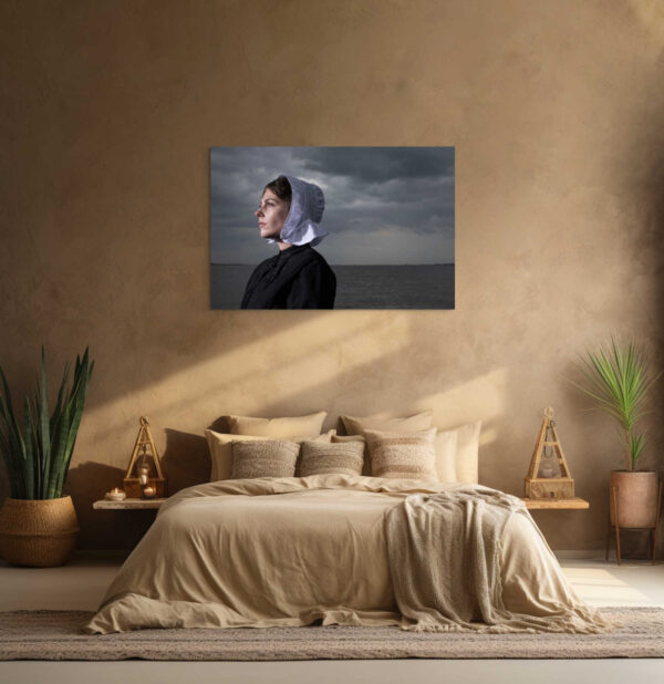 Introspectieve elegantie in zwart aan de kust - Afbeelding 2