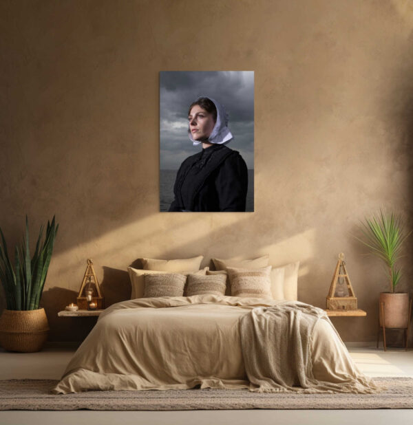 Diepgang en mysterie in zwart en wit onder de bewolkte hemel - Afbeelding 2