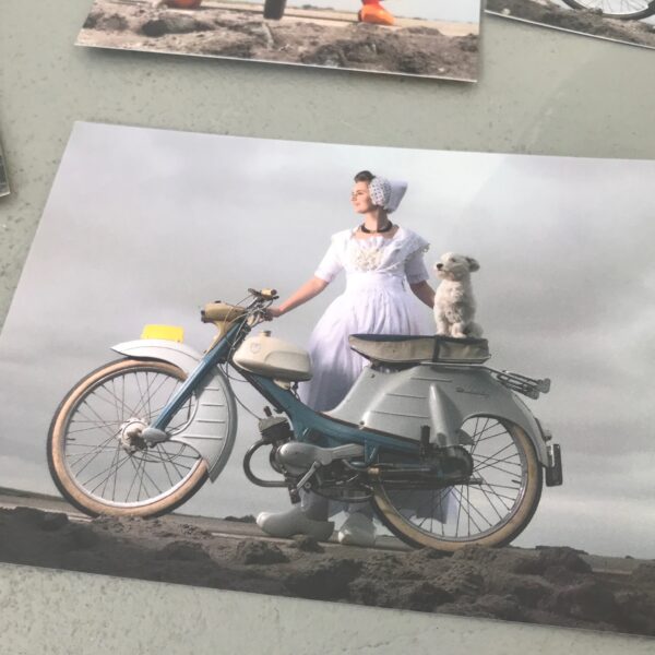 Kaartenset Zeeuws Meisje op de brommer - Afbeelding 2